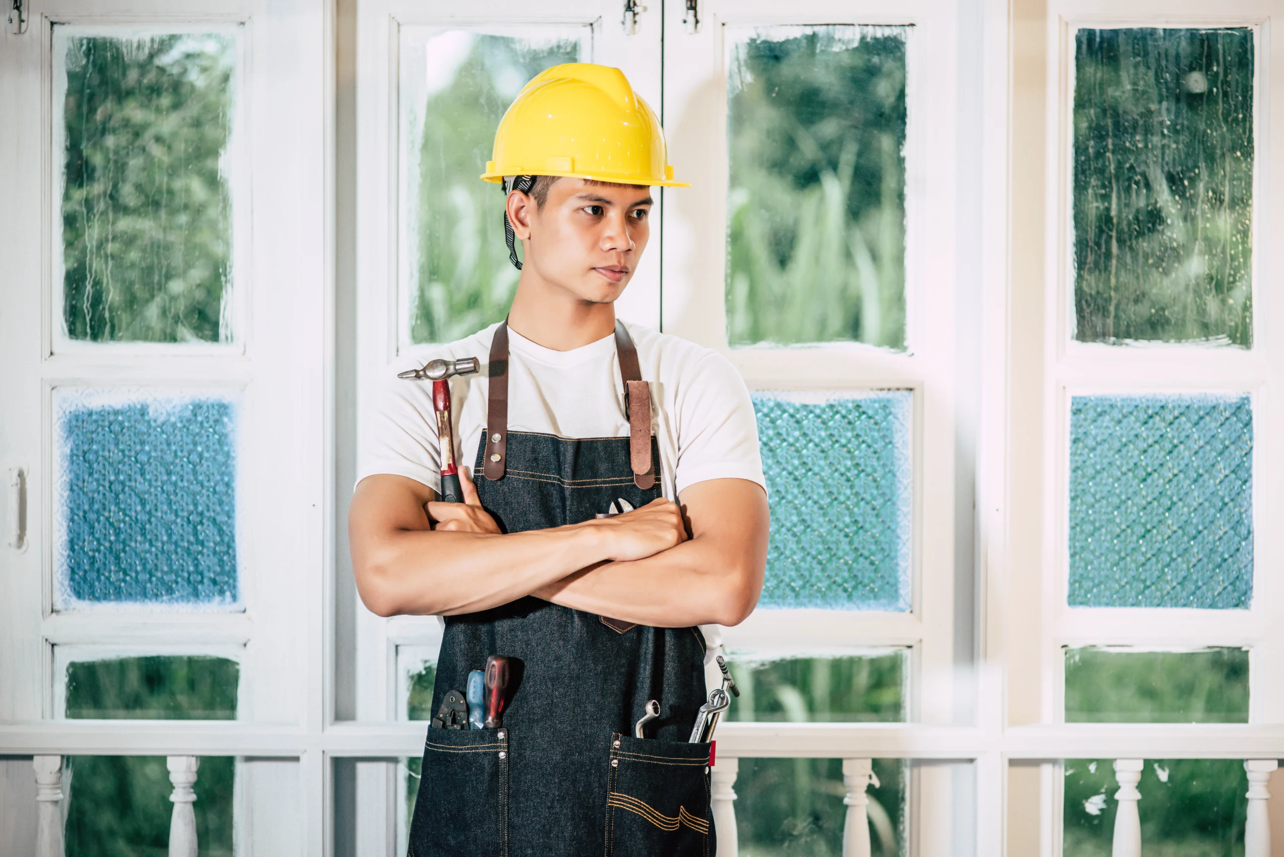 carpenter stands holds hammer (1)