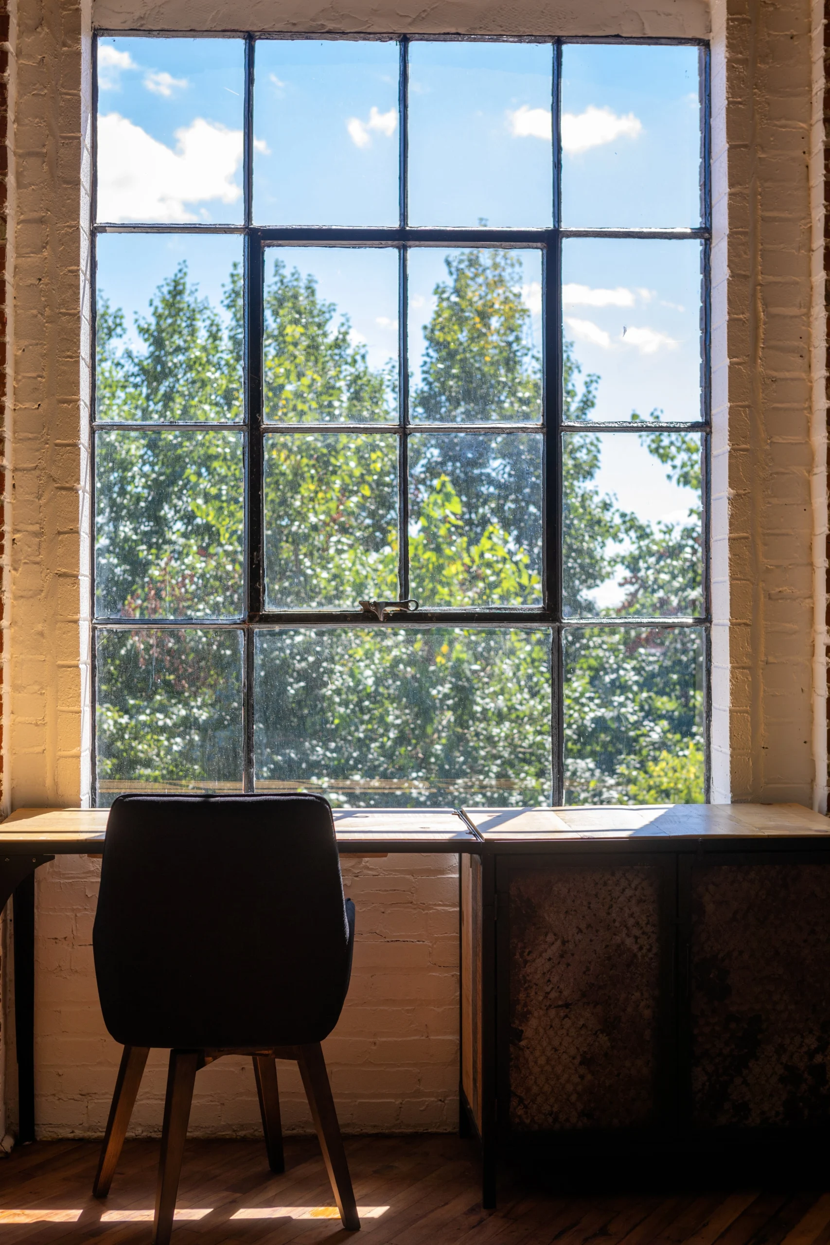 vertical shot chair desk near la